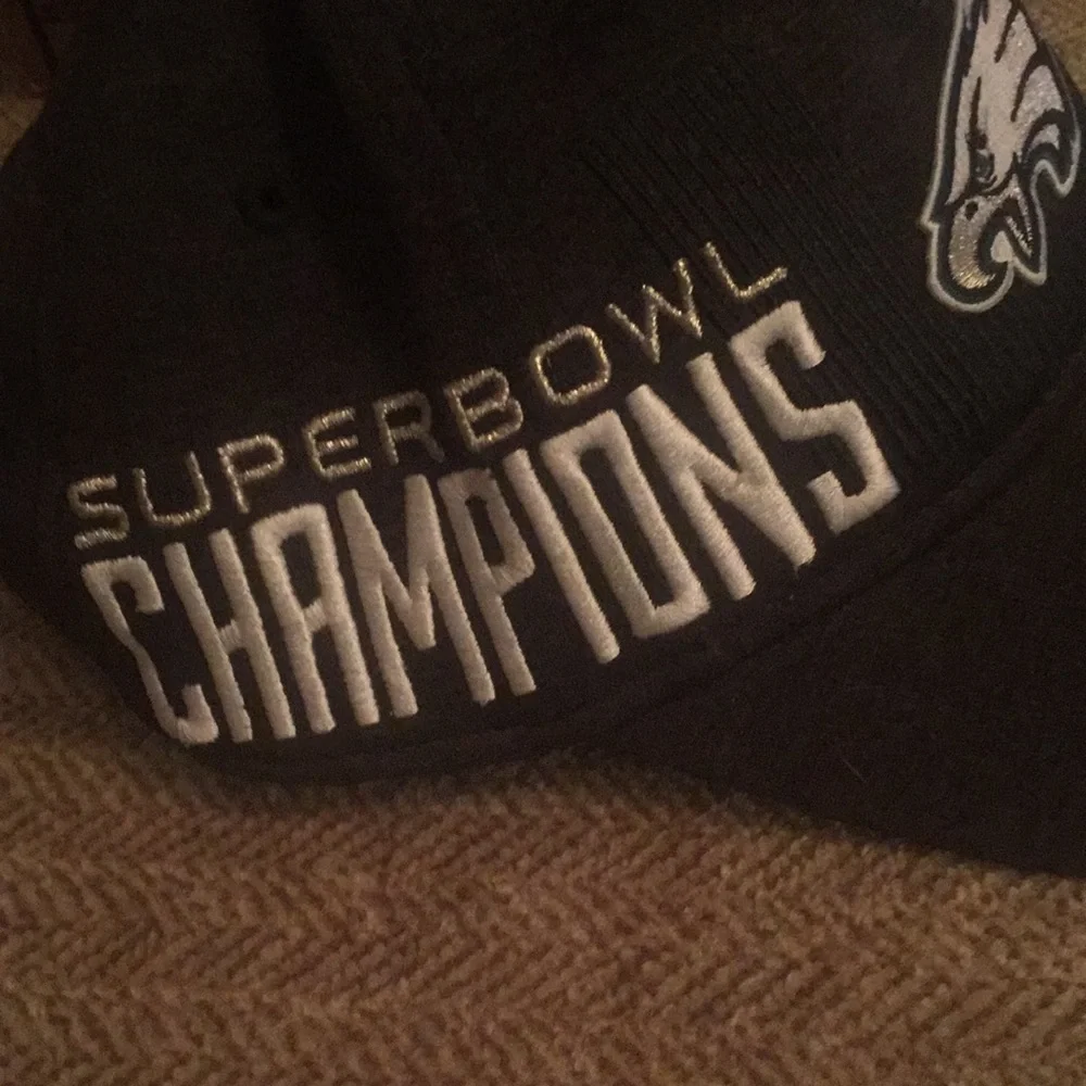 Eagles hat - Picture 3 of 7